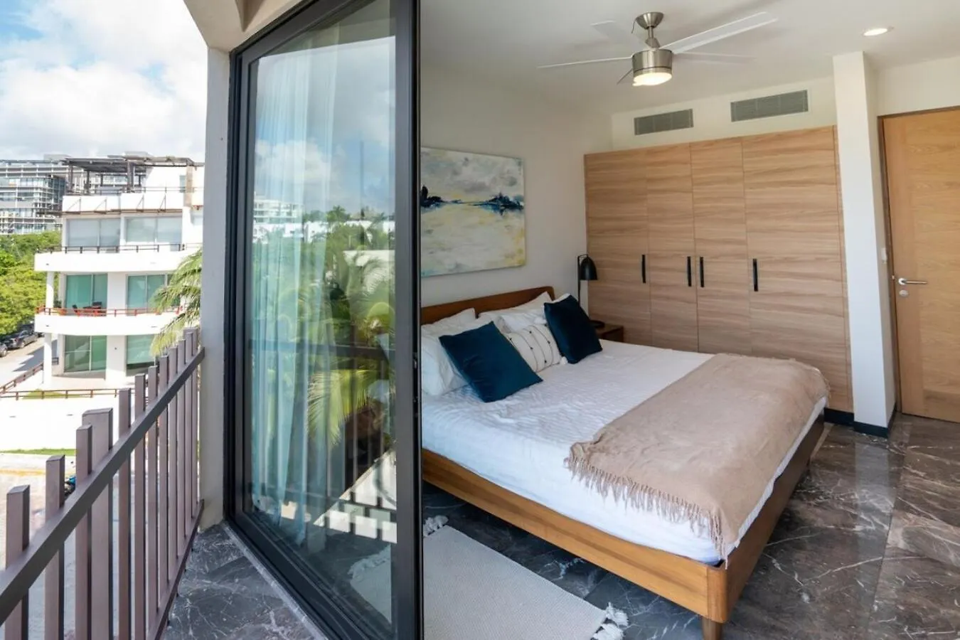 Beachfront Condo Roof Pool 5Th Ave 2 Blocks Gym Playa del Carmen Apartment
