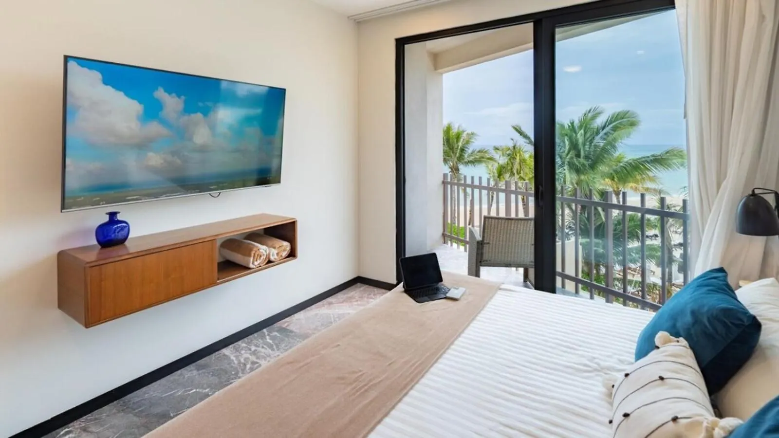 Beachfront Condo Roof Pool 5Th Ave 2 Blocks Gym Playa del Carmen Mexico