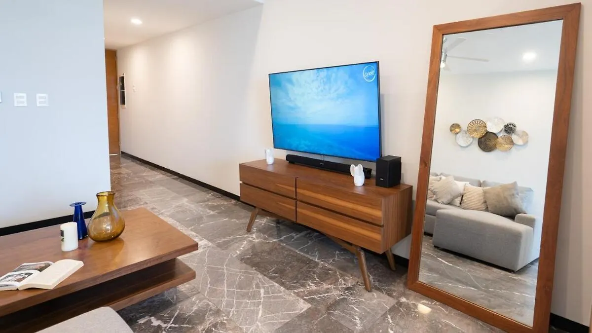 Beachfront Condo Roof Pool 5Th Ave 2 Blocks Gym Playa del Carmen Apartment